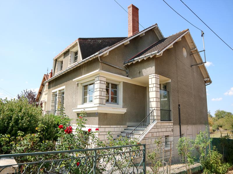 House for sale in MONTMORILLON Vienne Attractive 6 bedroomed family