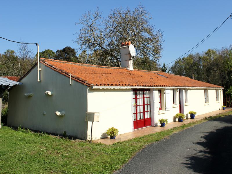 House for sale in LE CHAMP ST PERE Vendee Stone 2 bed bungalow with