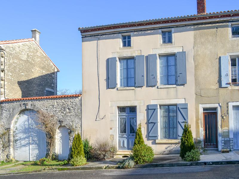 House for sale in TUSSON Charente A lovely house, in a great