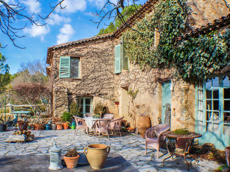 House for sale in AUPS Var Beautiful Domaine in Provence, stone