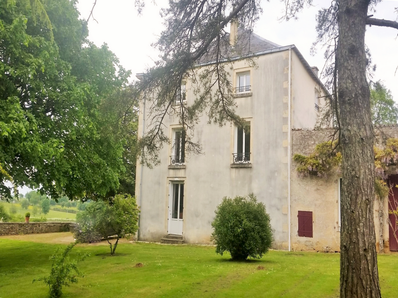 Maison à vendre en Poitou Charentes Deux Sevres AZAY LE BRULE Beau