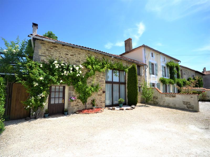 House for sale in MONTEMBOEUF Charente Great commercial opportunity