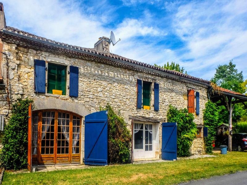 House for sale in CUNEGES Dordogne A pretty stone restored barn, 3
