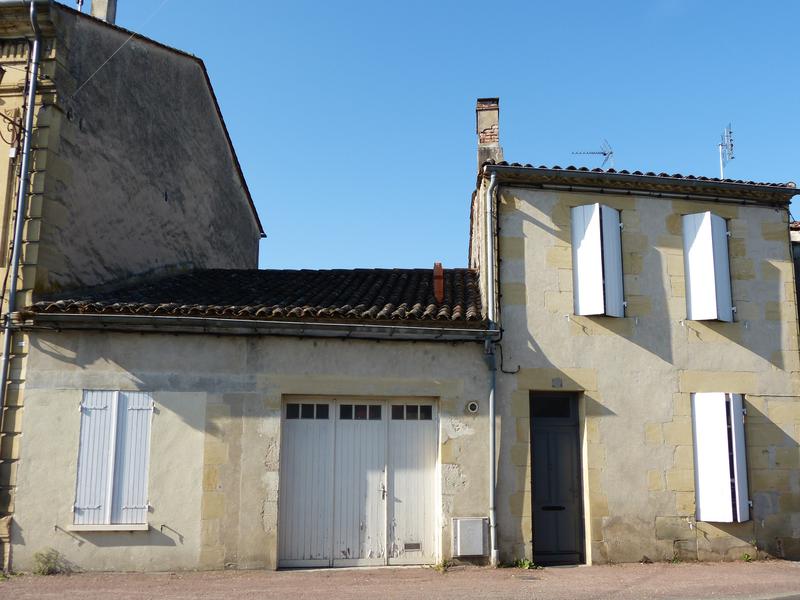 Maison à vendre en Aquitaine Gironde PORT STE FOY ET PONCHAPT Maison de ville avec jardin REF