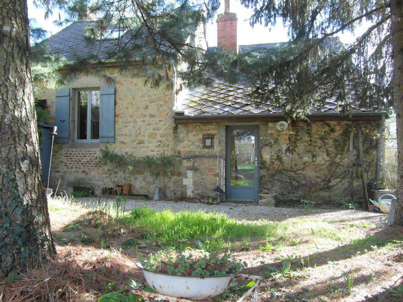 Maison à vendre en Bourgogne Nievre LUZY Dans une village animée se trouve cette charmante