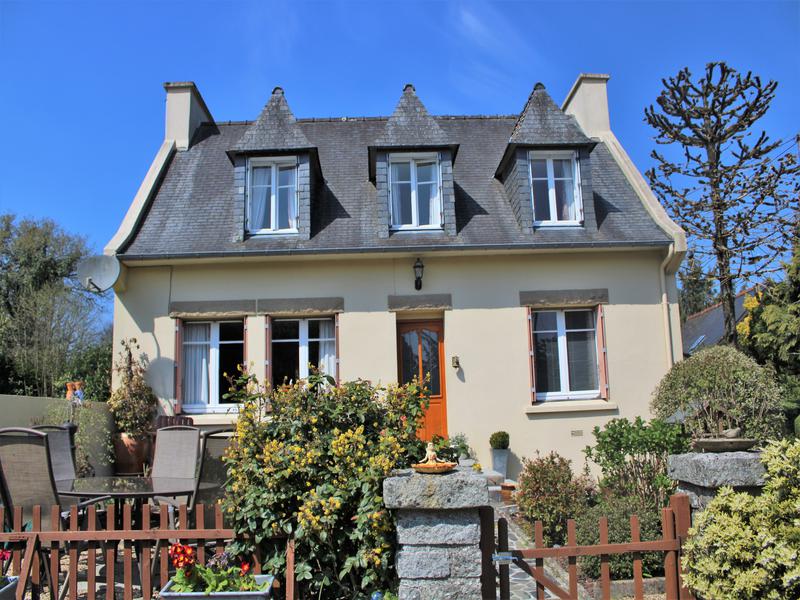 Maison à vendre en Bretagne Finistere HUELGOAT Belle propriété avec une maison avec 3 chambres Maison à vendre en Bretagne Finistere HUELGOAT Belle propriété avec une maison avec 3 chambres