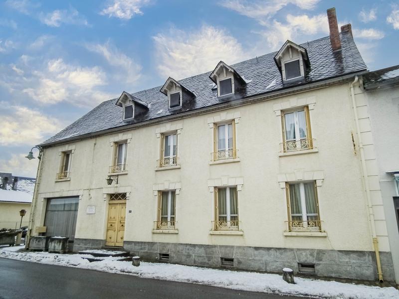 Maison à vendre en Auvergne Puy de Dome GIAT Ancien hôtel avec bar
