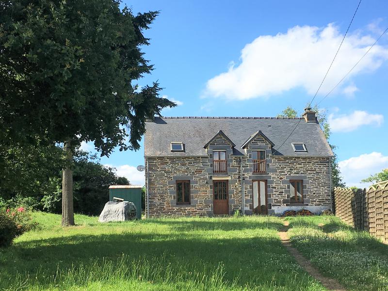 House for sale in ST NICOLAS DU TERTRE Morbihan UNDER OFFER Come
