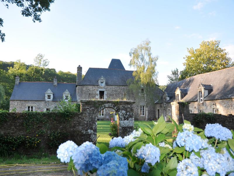 House for sale in ROCHEFORT EN TERRE Morbihan Immaculately