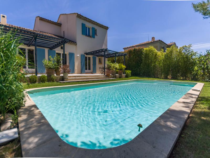 Maison à vendre en PACA Bouches du Rhone DOMAINE DU PONT ROYAL Superbe propriété de 165m² sur