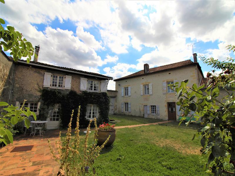 Maison à vendre en Poitou Charentes Charente JUIGNAC Belle