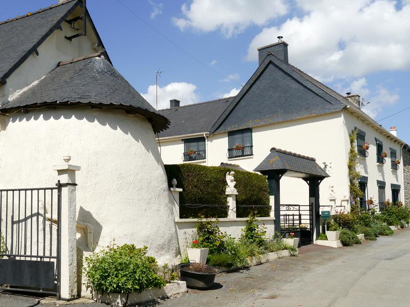 House for sale in ROUILLAC Cotes d Armor This super country