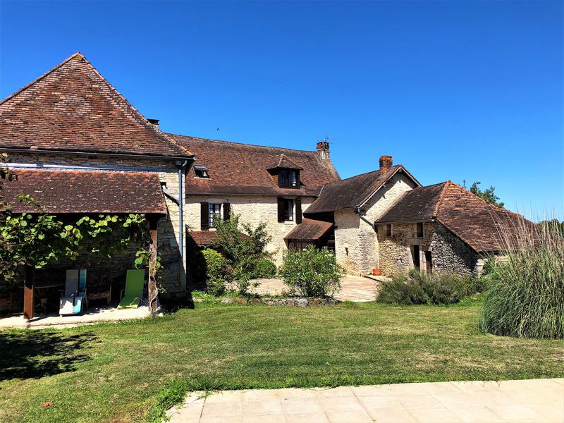 House for sale in COULAURES Dordogne Beautiful stone Périgourdine