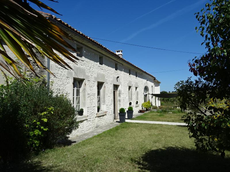 Maison à vendre en Poitou Charentes Charente BARBEZIEUX ST HILAIRE