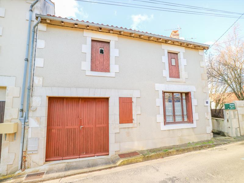 House for sale in MONTMORILLON Vienne Attractive property on one