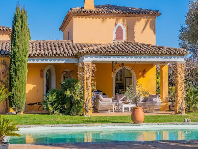 Maison à vendre en PACA Var GRIMAUD Villa Provençale de 4 chambres avec jolie jardin, piscine Maison à vendre en PACA Var GRIMAUD Villa Provençale de 4 chambres avec jolie jardin, piscine