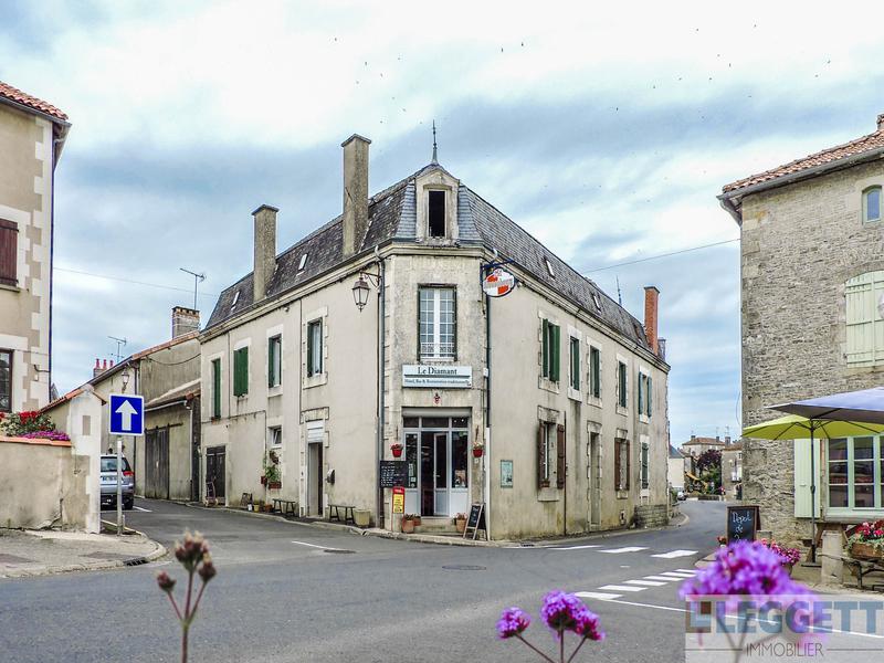 Commercial for sale in MAUPREVOIR Vienne Superb complex including