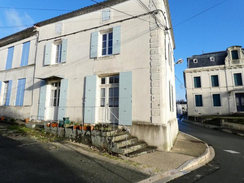 Maison à vendre en PoitouCharentes CharenteMaritime Mortagne Sur