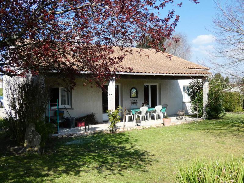 House for sale in Mortagne Sur Gironde CharenteMaritime Between